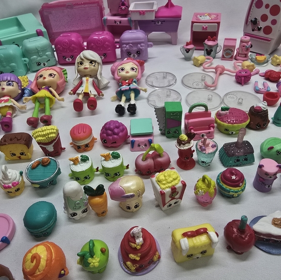 Huge Moose Shopkins Lot- Dolls, Figures, and Accessories + Disney Waffle Set - Picture 9 of 17
